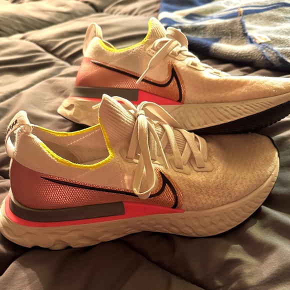 Nike Shoes - Nike Infinity React Runners